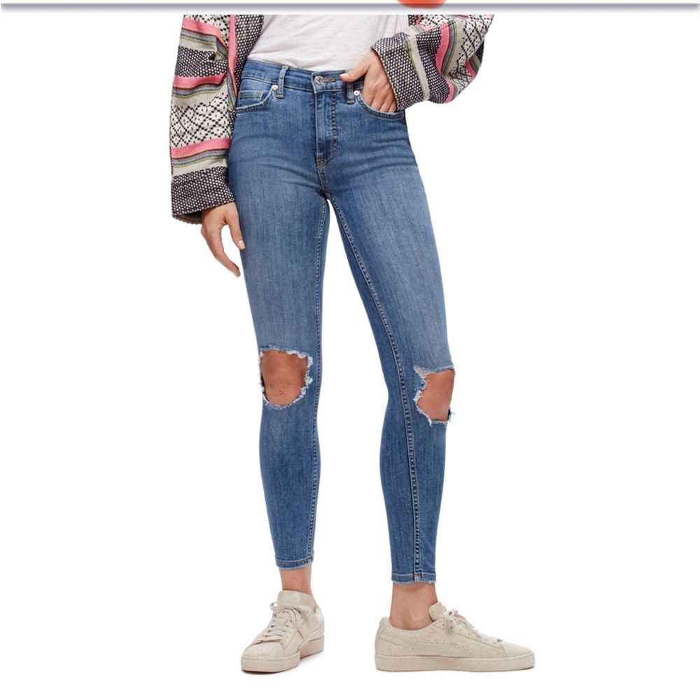 Free people BNWT SKINNY jeans with stretch. Size 25 regular. Dark blue.